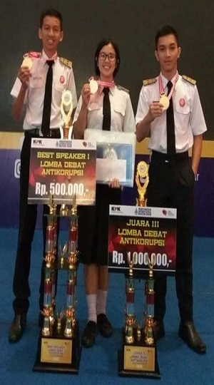 SMA Kristen 2 Binsus Tomohon Juara 3 Nasional Debat Anti Korupsi SMA Kristen 2 Binsus Tomohon Juara 3 Nasional Debat Anti Korupsi
